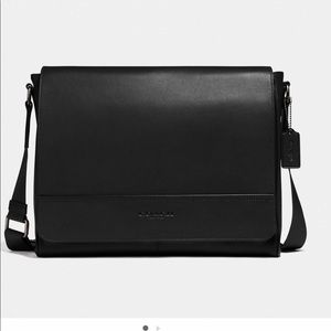 Brand new COACH map bag in smooth calf leather. Very classic.